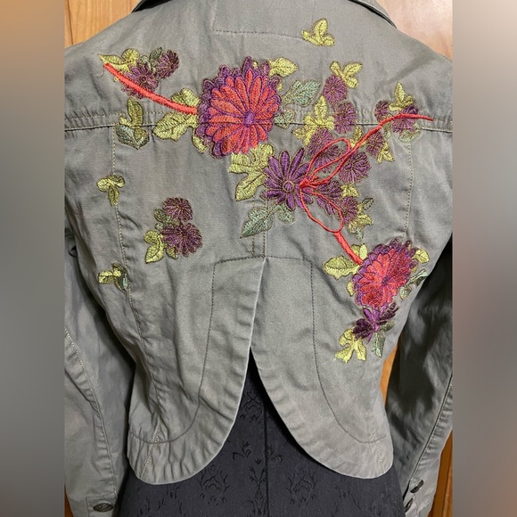 Military green denim jacket MEDIUM cropped embroidered floral vintage vntg Y2K - Picture 8 of 15